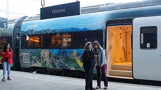El tren turístico de la provincia de Cáceres recala el sábado en el Tajo Internacional