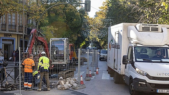 El bus urbano y los taxis, afectados por las restricciones de tráfico en la avenida de España de Cáceres