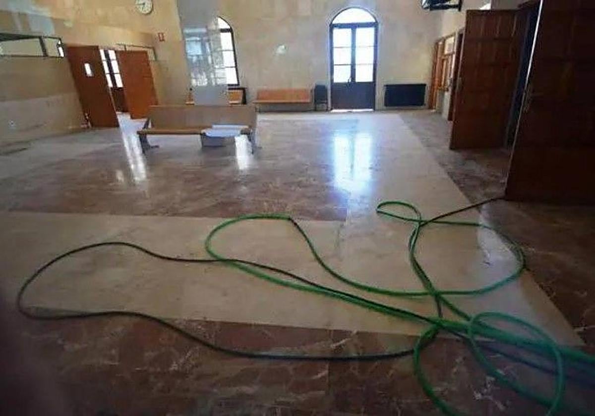 Imagen de archivo. Dependencias interiores cerradas.