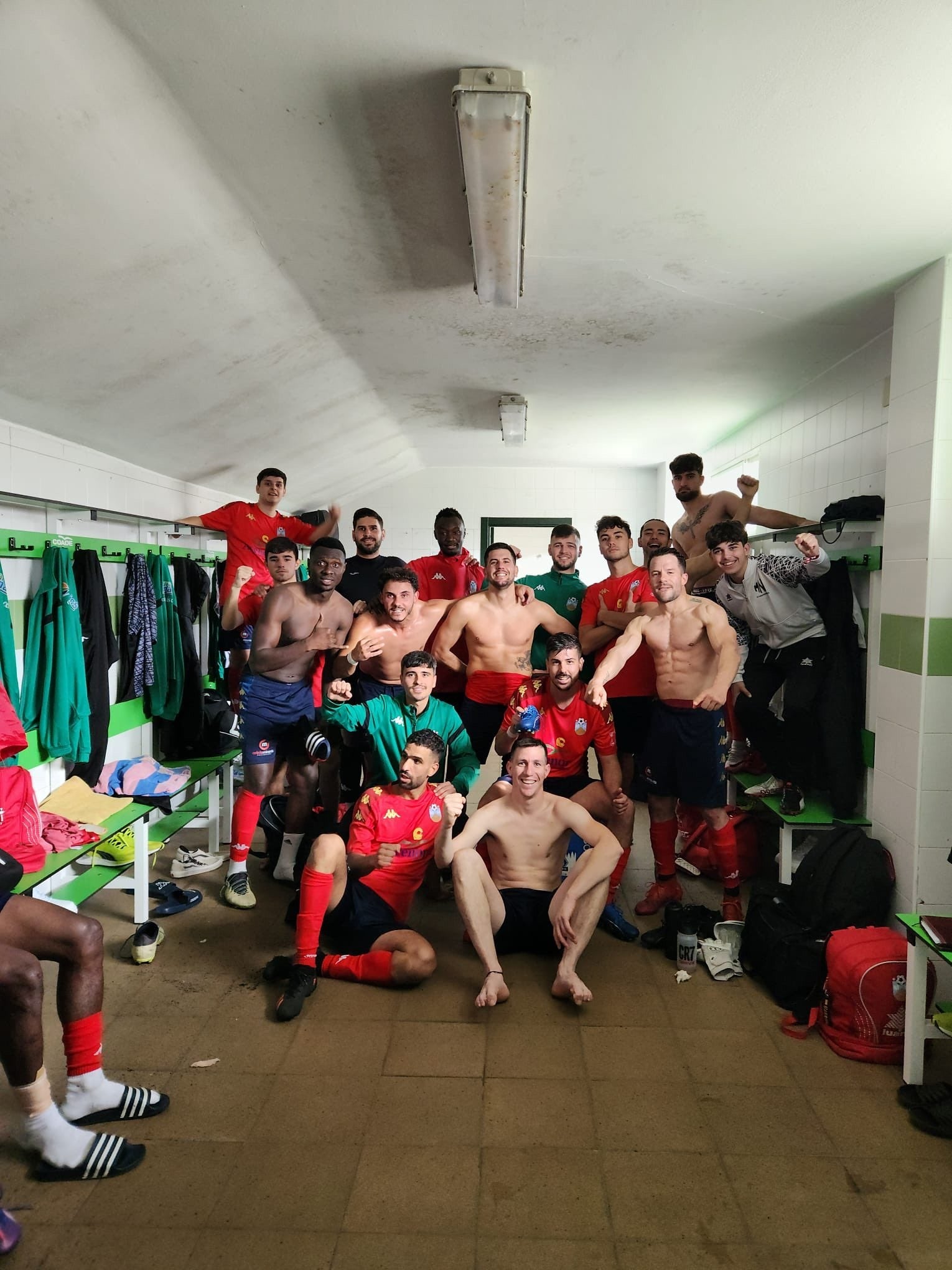 El Montehermoso celebra la victoria en Navalmoral.