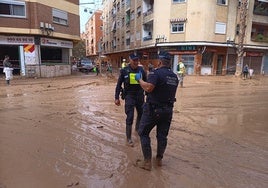 Policías locales de Olivenza en la Rambleta de Catarroja.