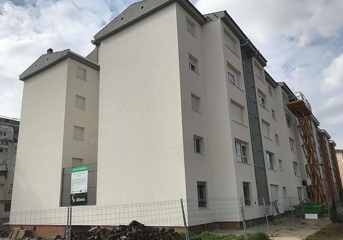 Bloque de viviendas recuperado en Suerte de Saavedra, en Badajoz.