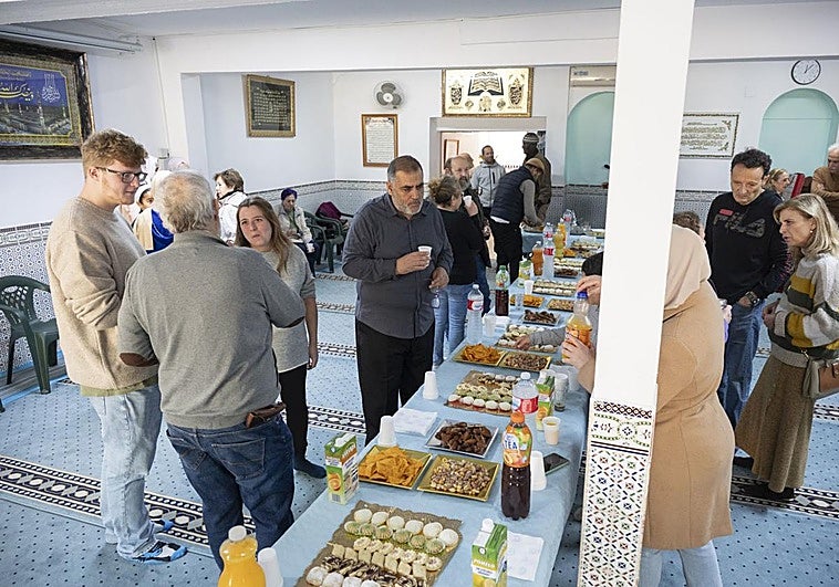 La mezquita ha celebrado la tradicional jornada de puertas abierta en el Gurugú.