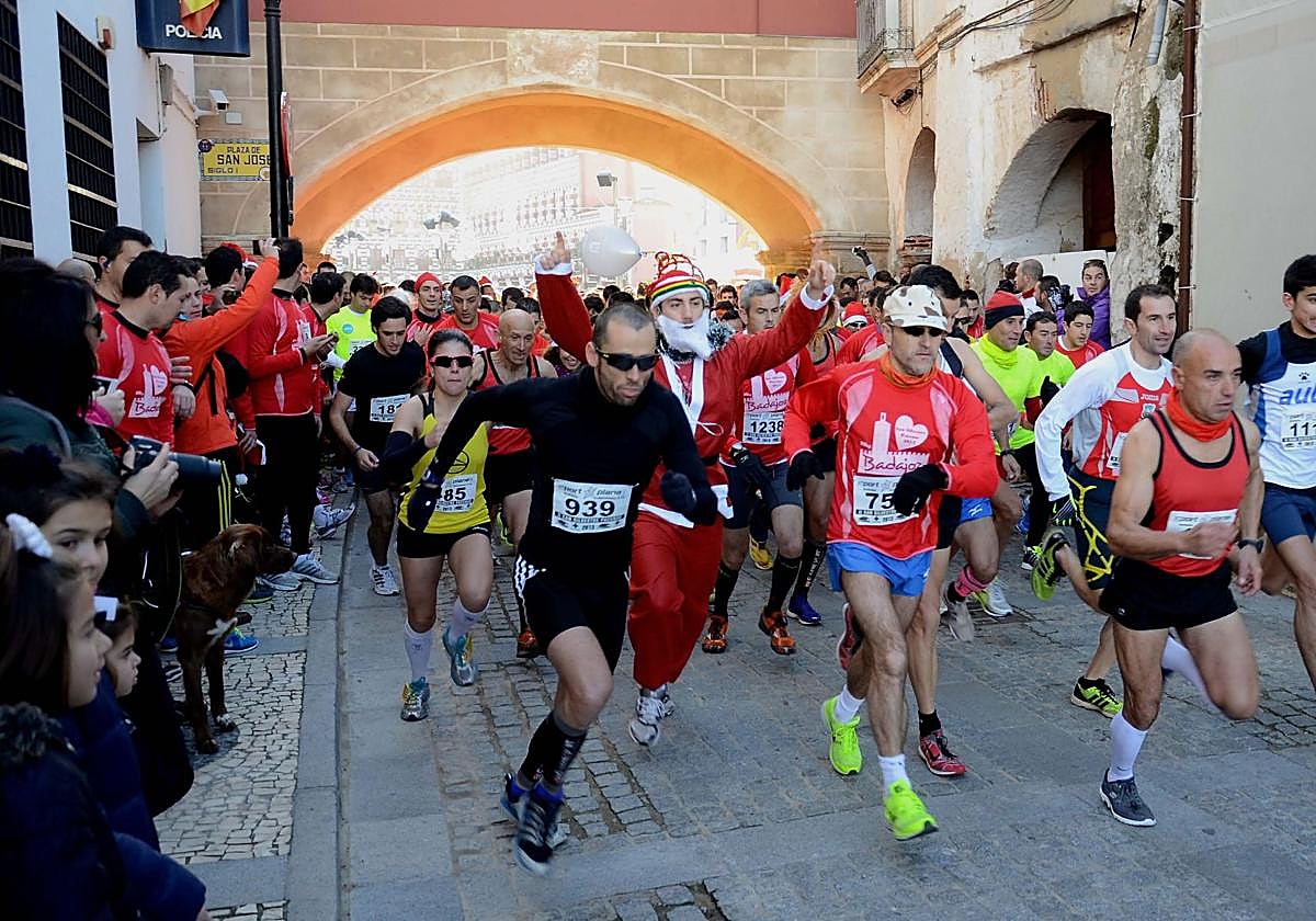 La carrera vuelve a sus orígenes, iniciando y fializando en la Plaza Alta