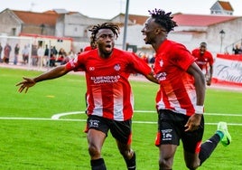 Júnior y Samed, el autor del gol en el descuento en Azuaga.