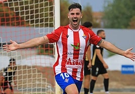 Celebración de Dani Salas en el tanto del triunfo ante el San Fernando.