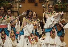 Las Chimixurris, en una edición del concurso de murgas del Carnaval de Badajoz.