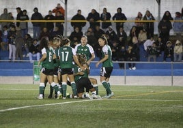 Celebración del tanto de Javiera Toro que dio el triunfo.