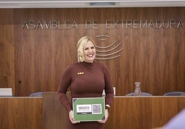 La consejera de Hacienda, Elena Manzano, en la presentación de los Presupuestos de 2025 en la Asamblea de Extremadura.