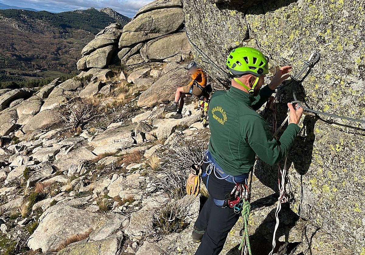 Sucesos: La Guardia Civil rescata a un escalador de 60 años atrapado en ...