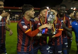 Los jugadores azulgranas tras proclamarse campeones de la Copa Federación.