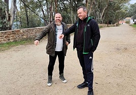 Jesús Martín y Agustín Rubio señalando el circuito de Las Laderas