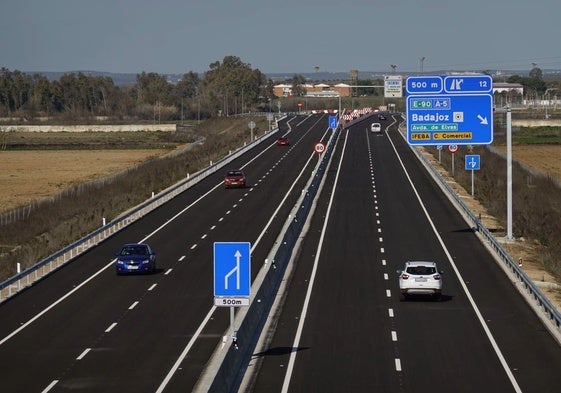 Único tramo construido de la ronda sur entre la carretera de Olivenza e Ifeba.