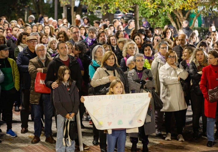 Concentración en repulsa contra la violencia de género.