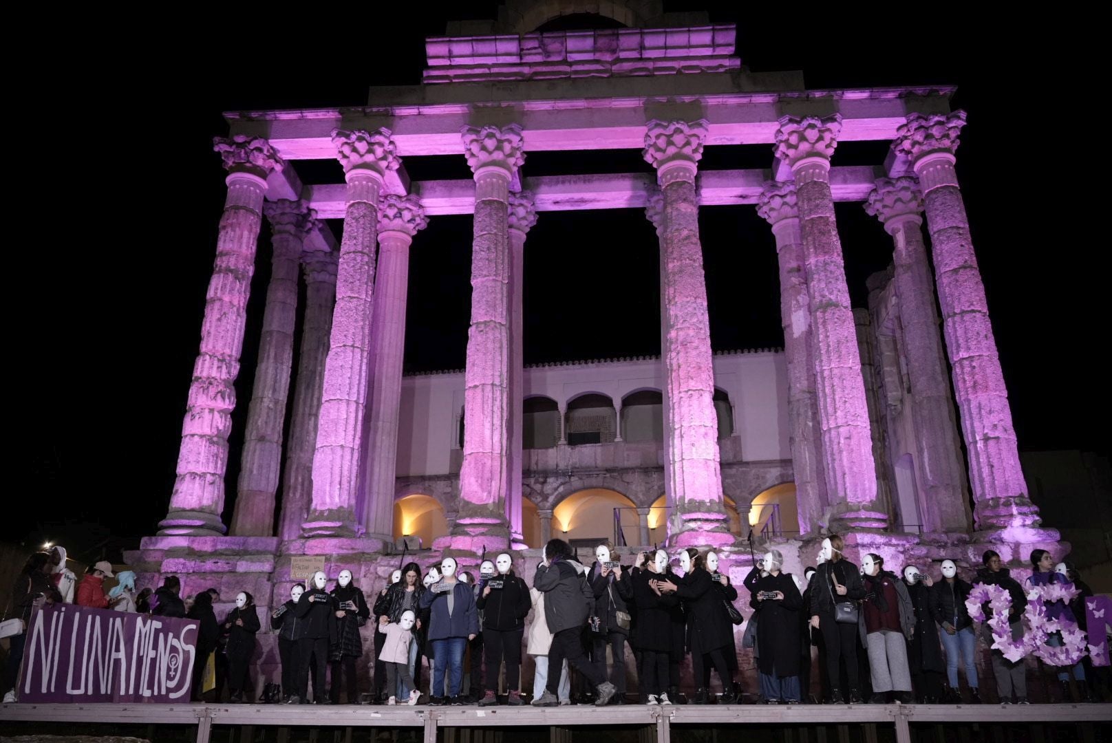 En el templo de Diana se ha dado lectura a un manifiesto y se ha realizado una performance.