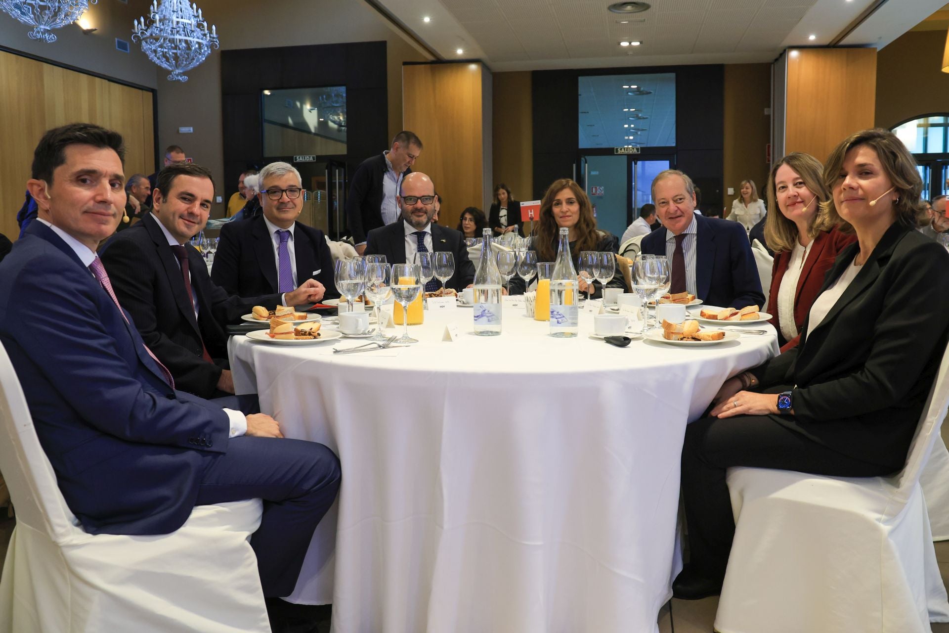 Gerardo Puerta, Jordi Guasch, Luis Expósito, Justiniano Cortés, Ana Belén Fernández, Álvaro Rodríguez Guitart, Laura Velasco y Begoña Martínez. 