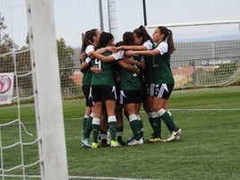 Las verdiblancas celebrando un gol ante el FC Barcelona 'B'