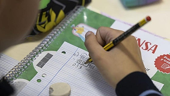 La Junta contratará a 130 profesores para el refuerzo de matemáticas y competencia lectora en Extremadura