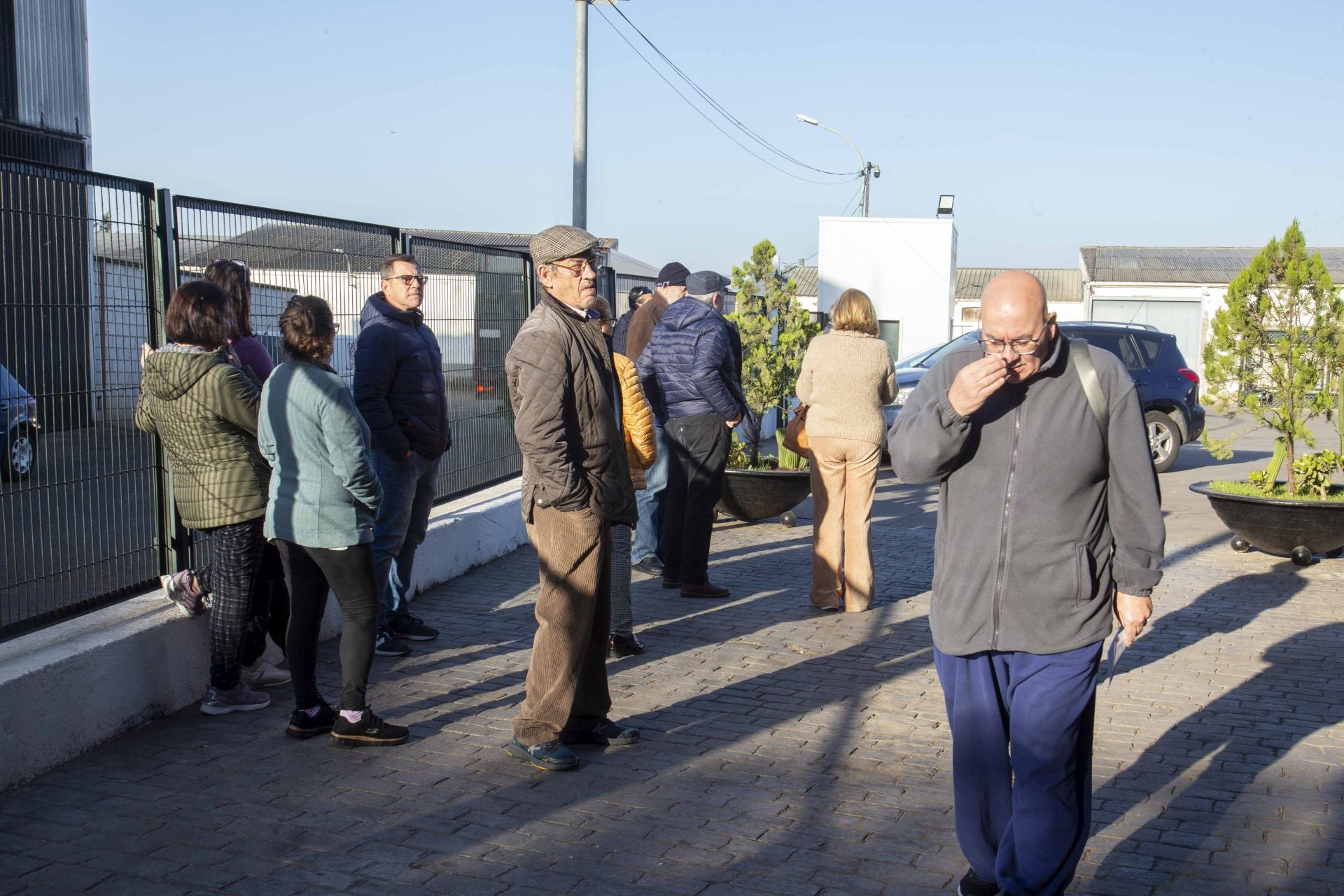 Fotos | Colas en la cooperativa de San Serván para comprar aceite más barato