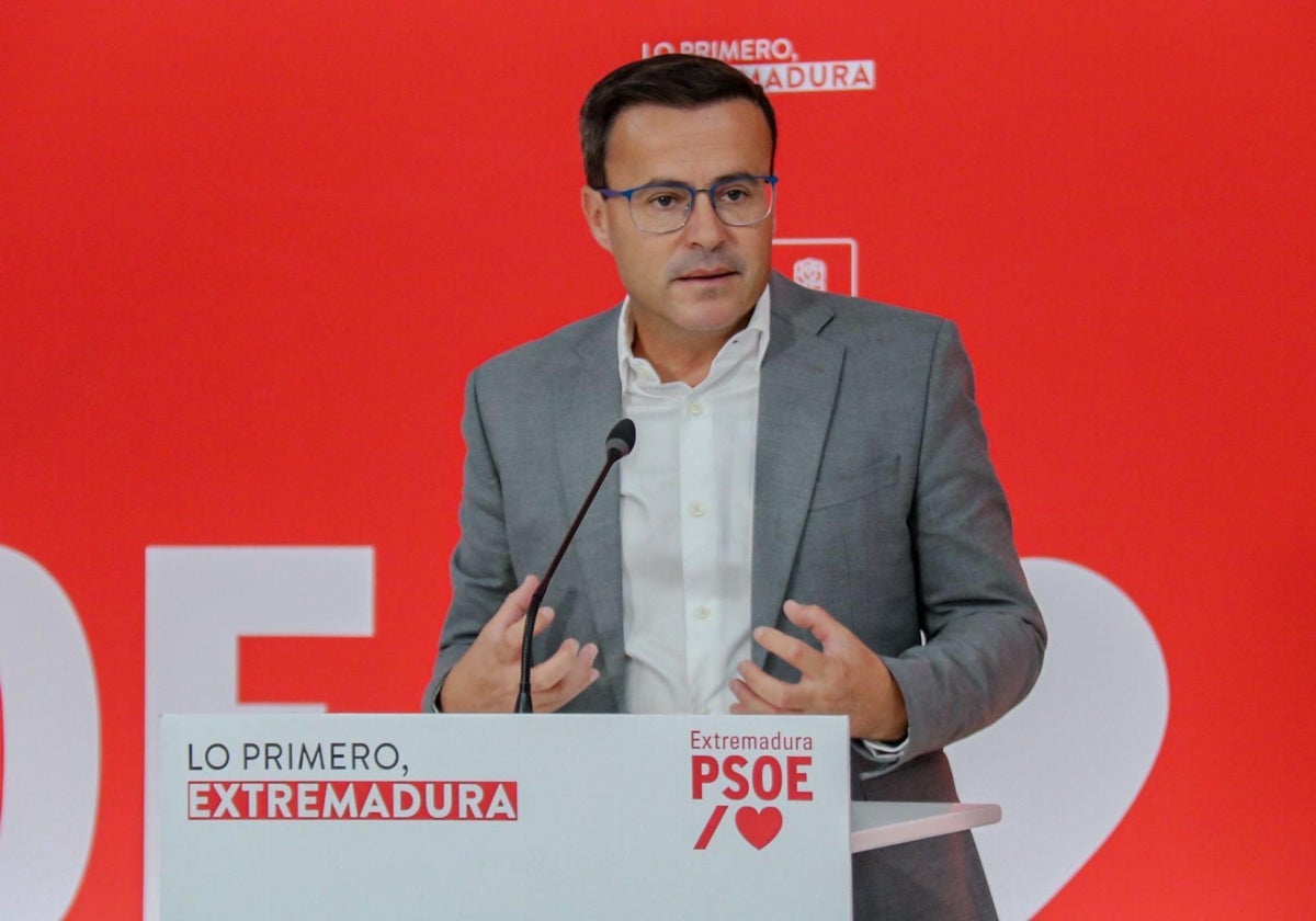 El secretario general de los socialistas extremeños, Miguel Ángel Gallardo, es el actual presidente de la Diputación de Badajoz y fue alcalde de Villanueva de la Serena entre 2003 y 2024.