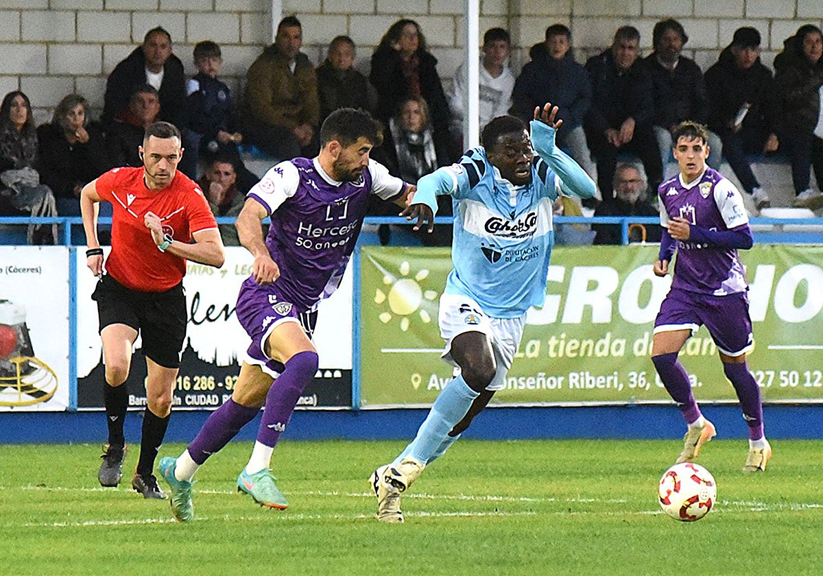 Dominique será una de las seis bajas del Coria ante el Talavera.