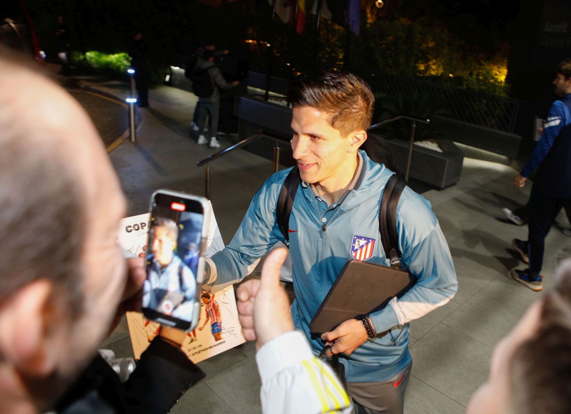 Así ha sido la llegada de los jugadores del Atlético de Madrid a Cáceres