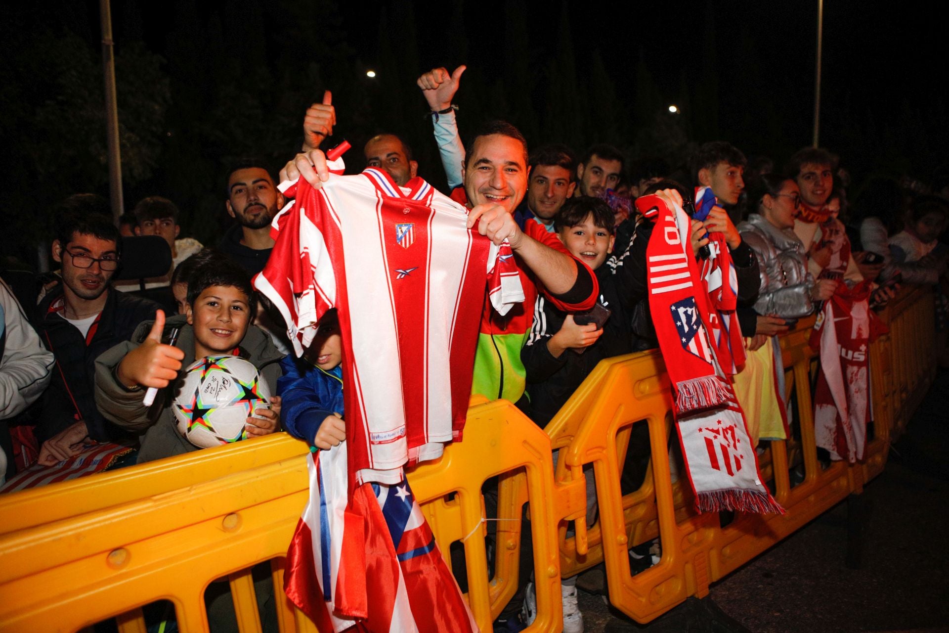 Así ha sido la llegada de los jugadores del Atlético de Madrid a Cáceres