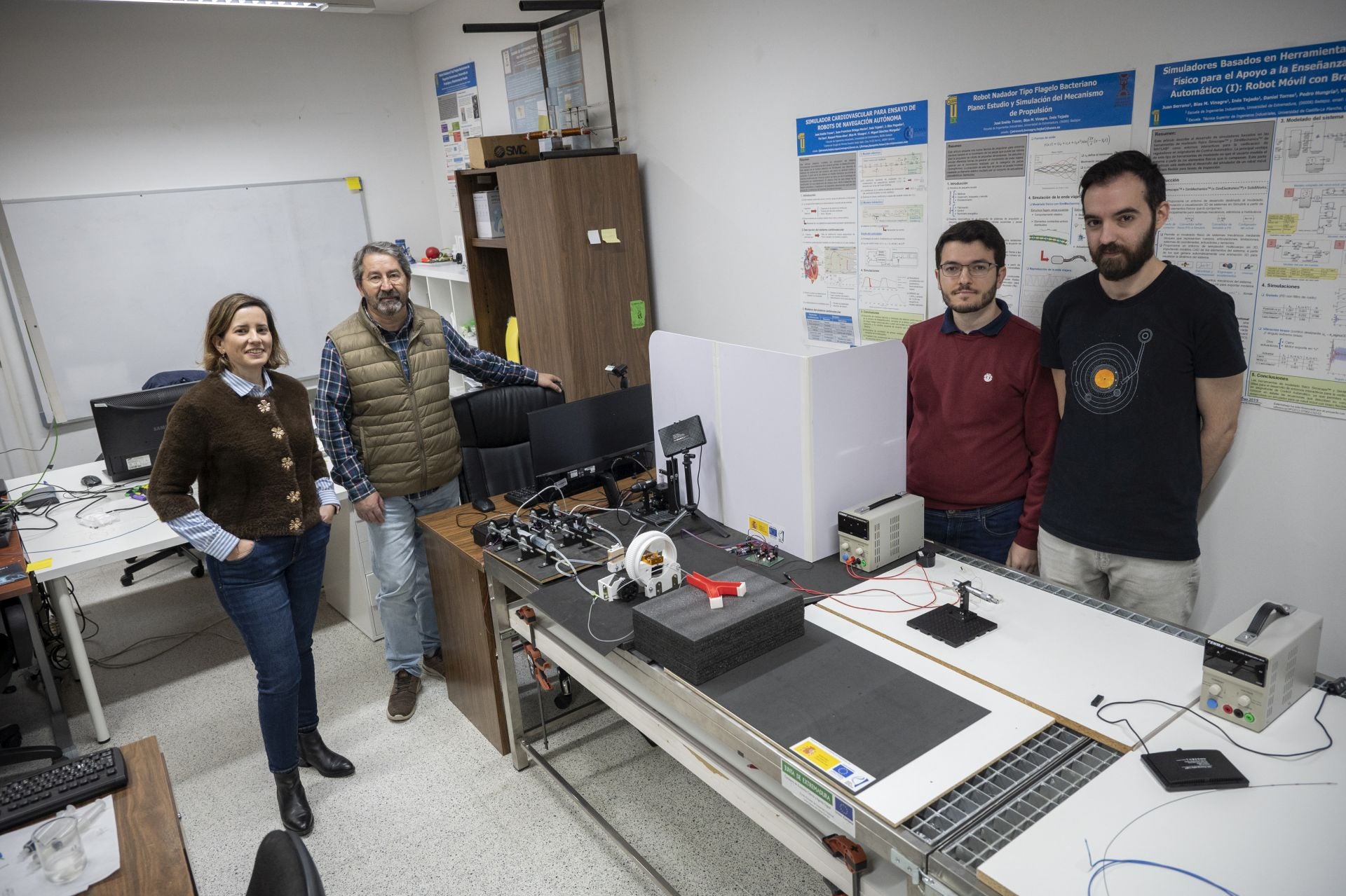 Inés colidera junto al profesor Blas Vinagre la investigación de robótica blanda, la única con aplicación médica que ahora se desarrolla en Extremadura. 