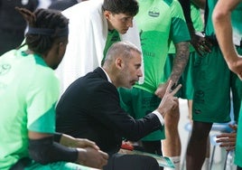 Adrià Alonso durante el partido ante el Ciudad de Huelva.