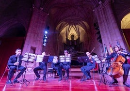 Notas solidarias y una foto de Berlín en Cáceres