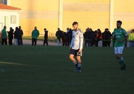 Bermu, cabizbajo ante otro tropiezo del Badajoz en Santa Amalia.