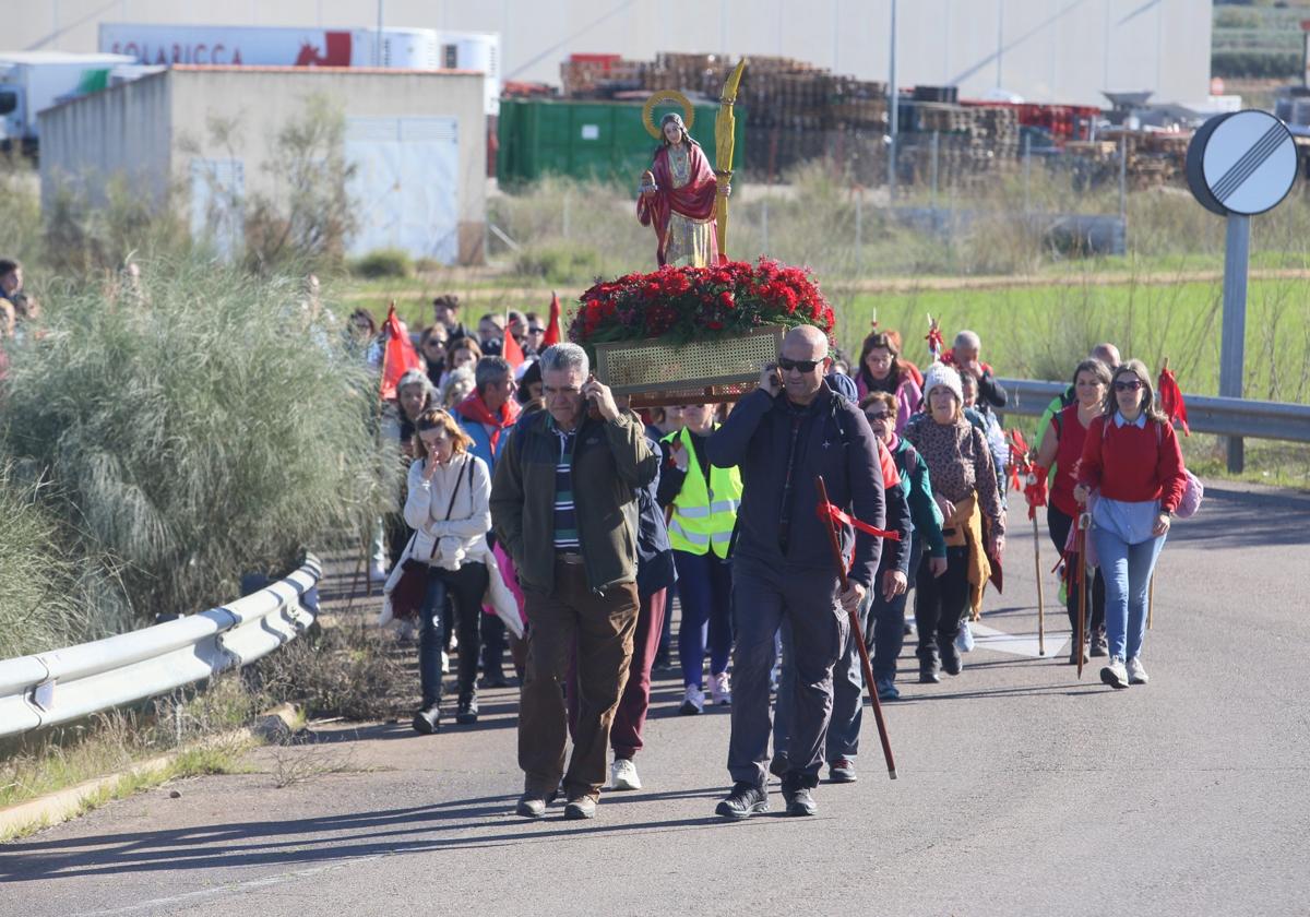 Los fieles de la mártir recorren los 20 kilómetros hasta Perales