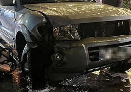 Así han quedado el todoterreno y la farola tras el espectacular accidente en Puerta Palmas