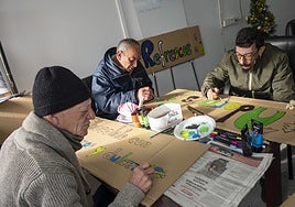 En el Centro Hermano preparan estos días un mercadillo para celebrar la Navidad.
