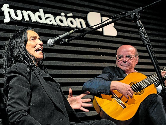 Imagen secundaria 1 - Llega Papa Noel entre guirnaldas y villancicos