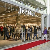 Dos horas y media de espera para ser los primeros en entrar en Lefties de El Faro