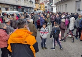 Participantes en la protesta de esta mañana en Cabezuela del Valle.