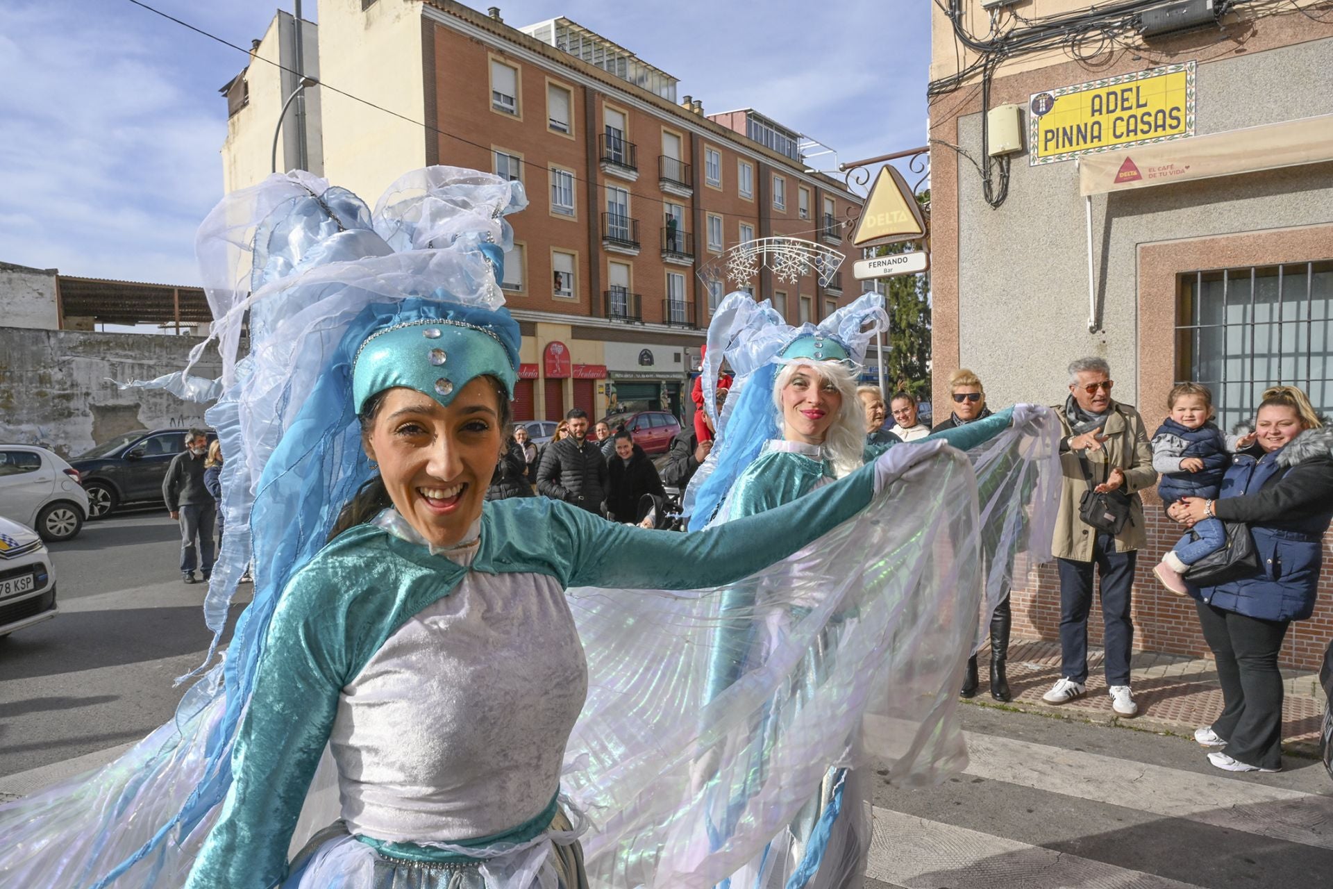 Fotos | Papá Noel llega a los barrios de Badajoz