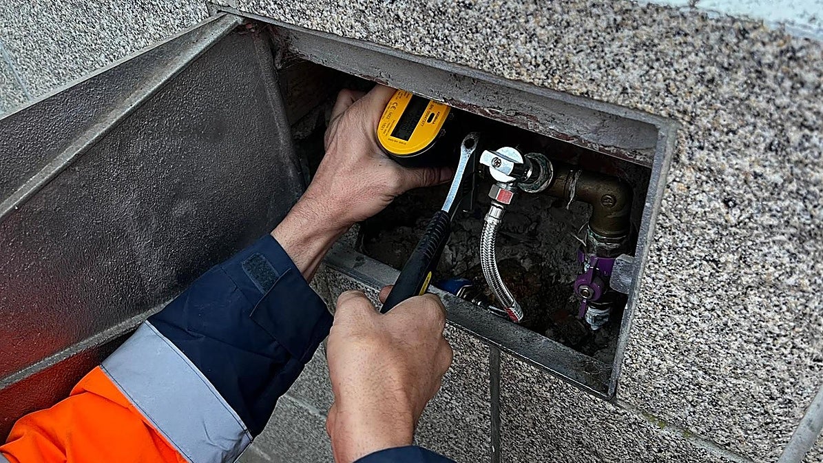 Instalación de un contador inteligente en la localidad de Casas de Don Antonio.