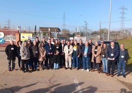 Alcaldes de la zona concentrados este martes a las puertas de la central nuclear de Almaraz