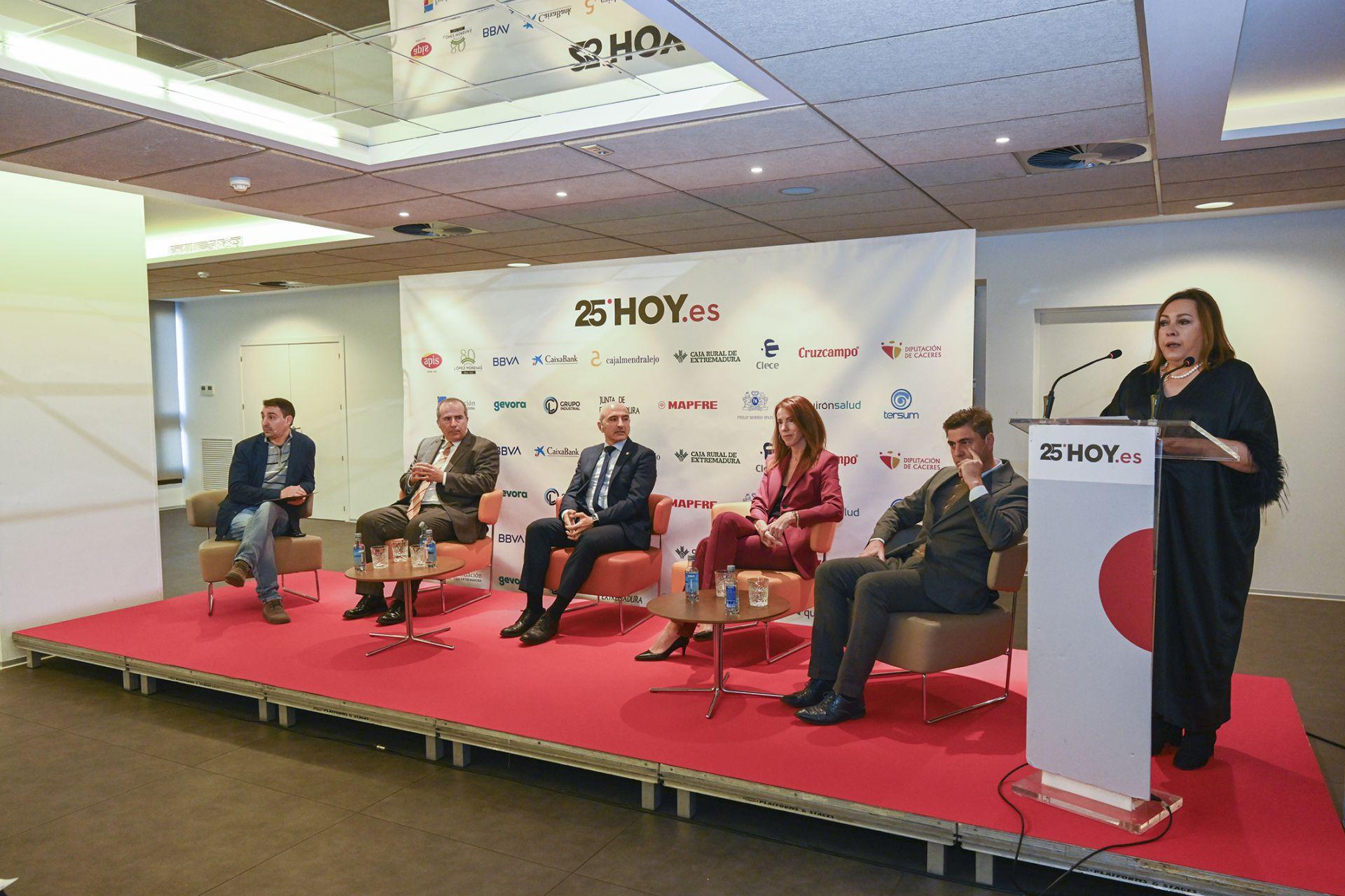 Ambiente de la presentación de la nueva revista &#039;La transformación digital de Extremadura&#039;