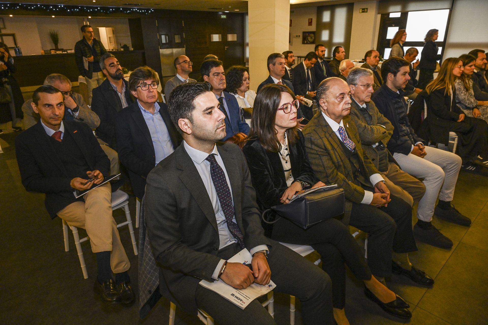 Ambiente de la presentación de la nueva revista &#039;La transformación digital de Extremadura&#039;