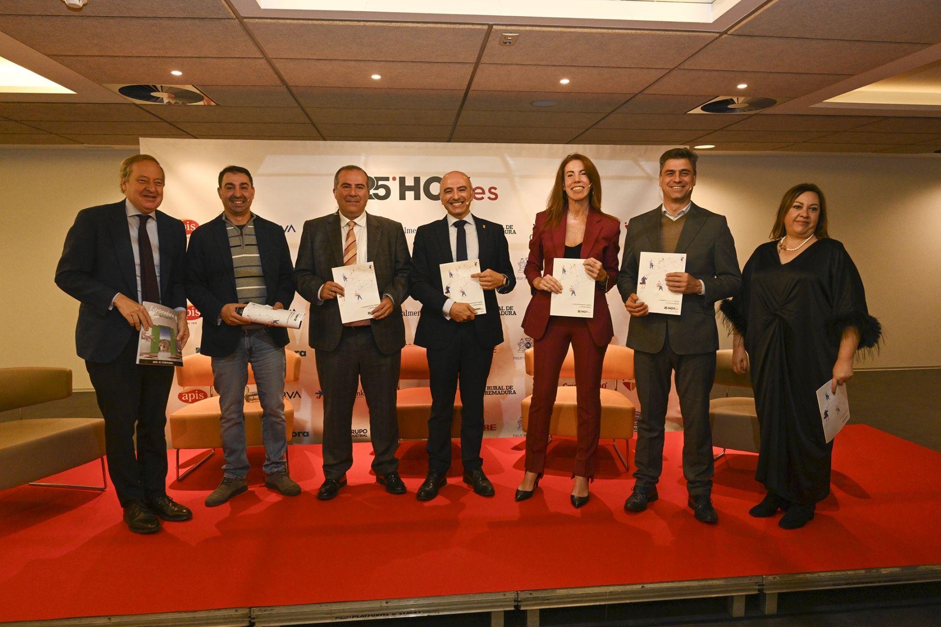 Ambiente de la presentación de la nueva revista &#039;La transformación digital de Extremadura&#039;