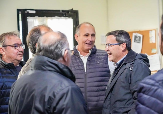 Miguel Ángel Gallardo, con militantes de Portaje.