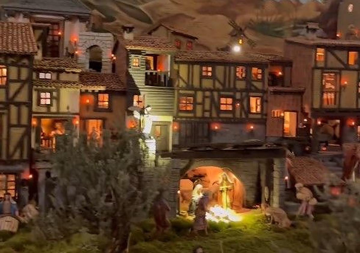 Imagen principal - Un Belén en Hervás muestra las construcciones típicas del norte extremeño.