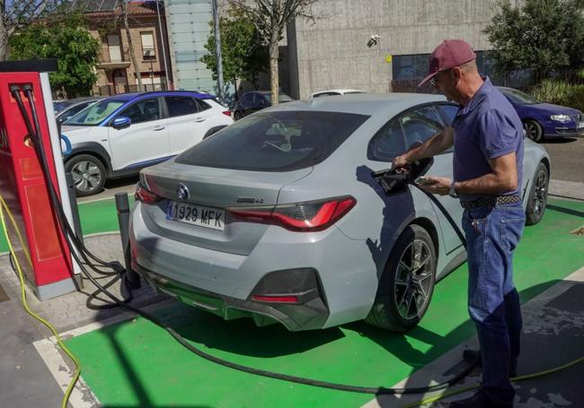 El cambio a un coche eléctrico para empresa puede ser una razón para obtener un CAE.