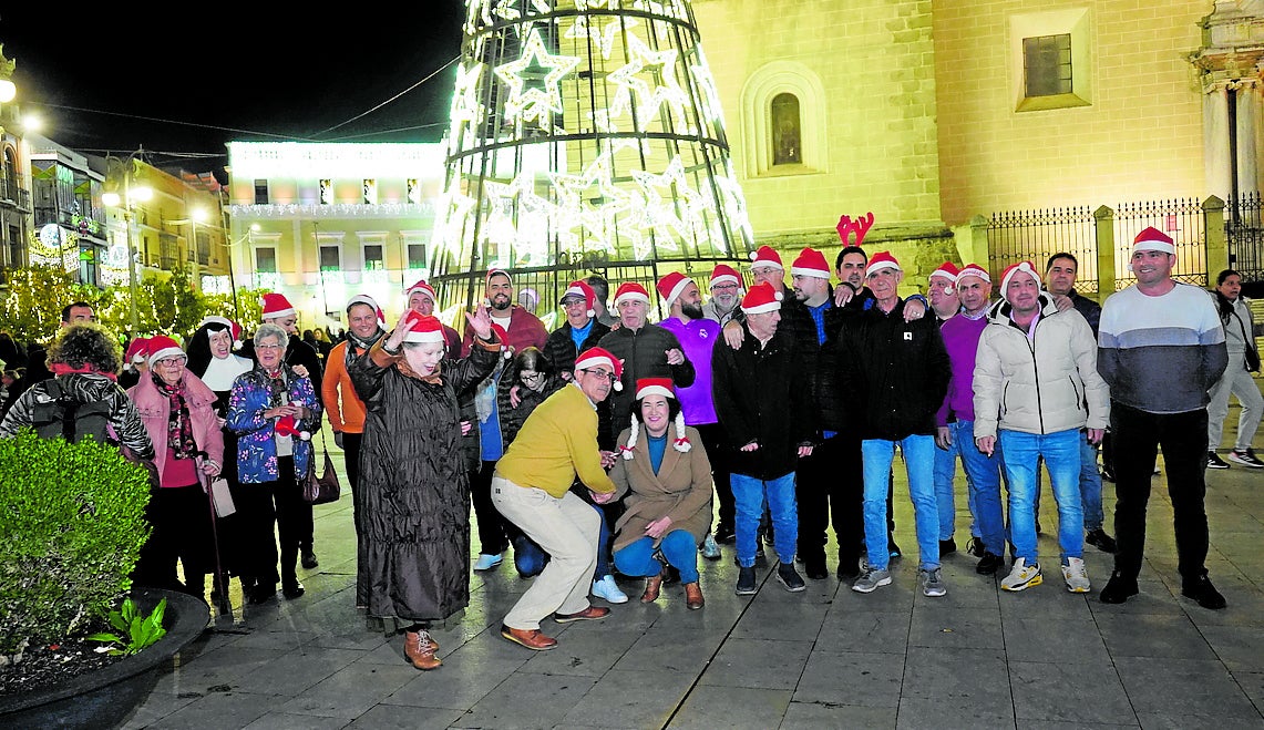 Algunos de los mayores que disfrutaron el miércoles con el recorrido de 'Taxiluz.