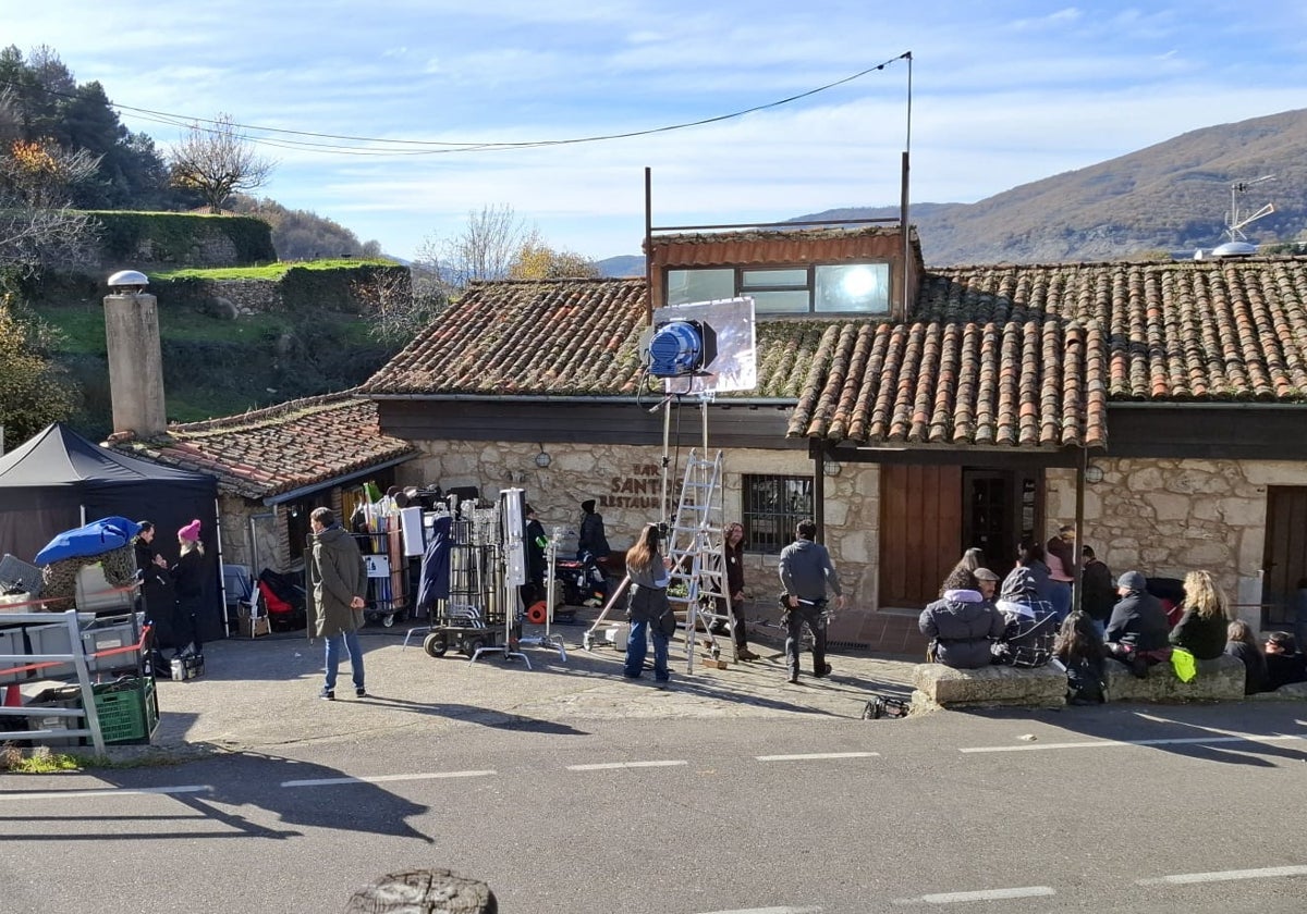 Rodaje en uno de los restaurantes de Baños de Montemayor, en la carretera de subida a La Garganta.