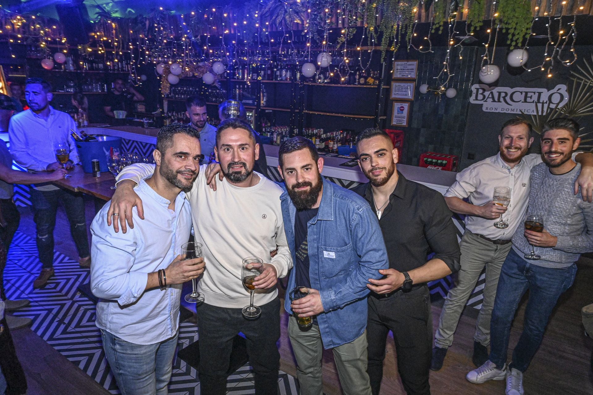 Fotos | Los bares del río de Badajoz hacen el agosto en Navidad