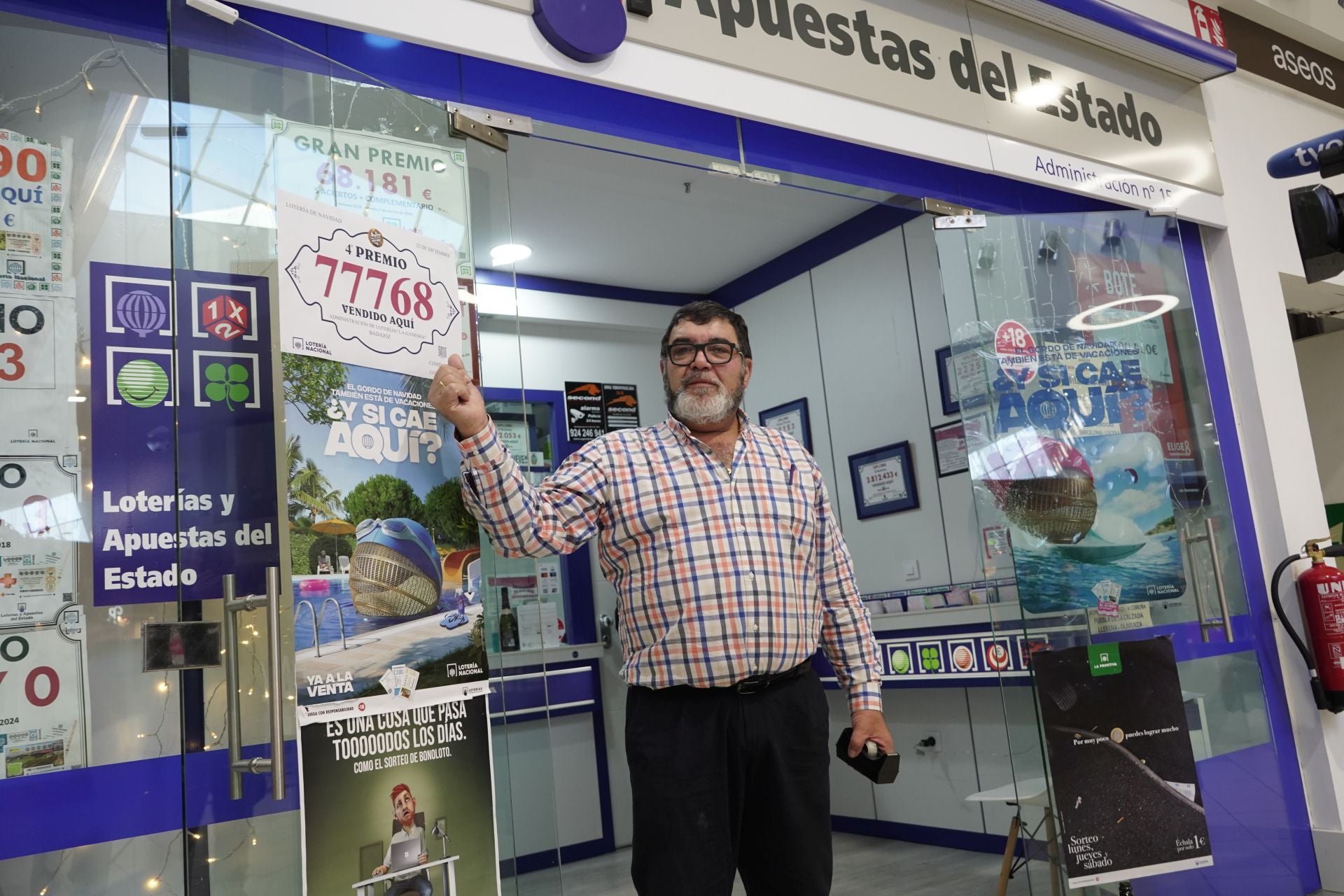 La Administración de Lotería de Badajoz situada en el centro comercial Carrefoour de la Carretera de Valverde ha vendido diez décimos del cuarto premio 77768. 